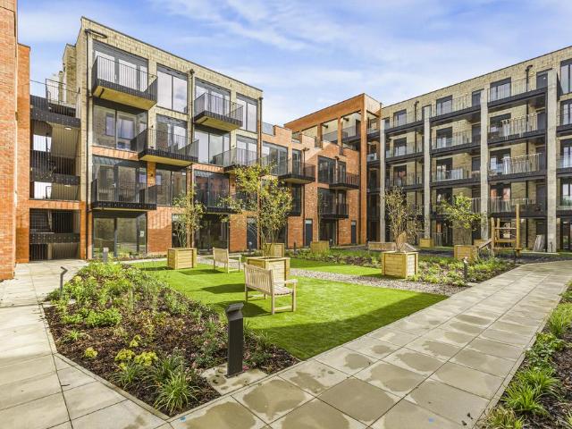 Flat for sale in St Albans, Five Acres
