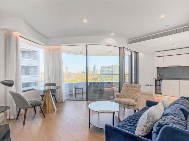 Flat for sale in Vauxhall, Greater London