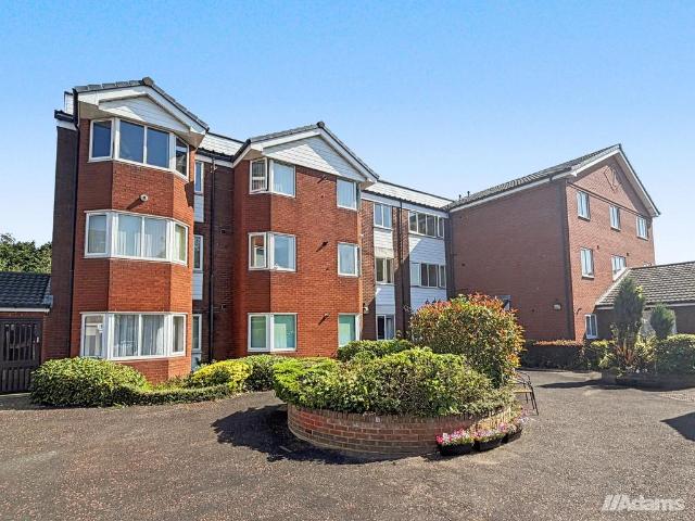 Flat for sale in Crow Wood, Widnes