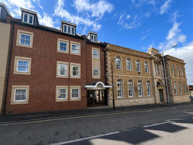 Flat for sale in Yeovil, Somerset