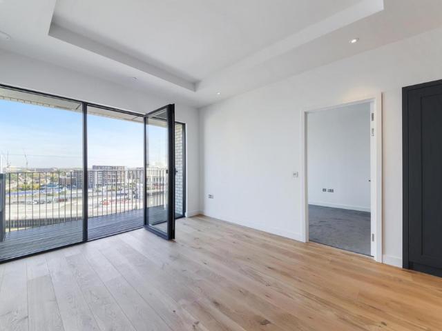 Flat for sale in Bromley-by-Bow, Cat Hill