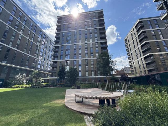 Flat for sale in Birch Green, Spelthorne