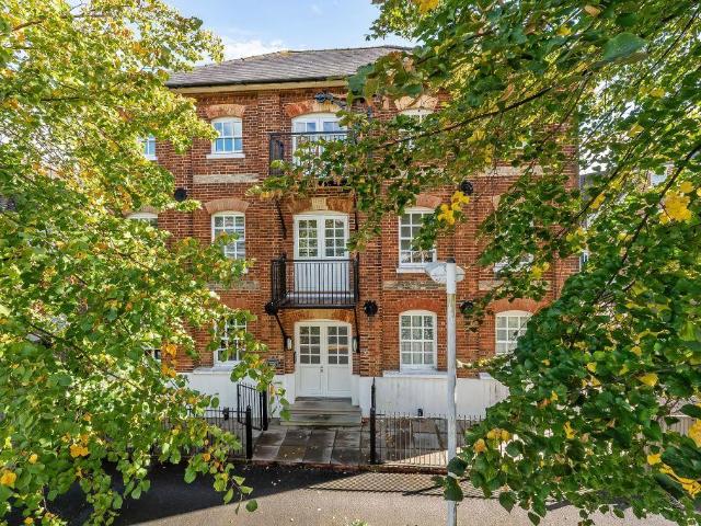 Flat for sale in Rose Hill, Mole Valley