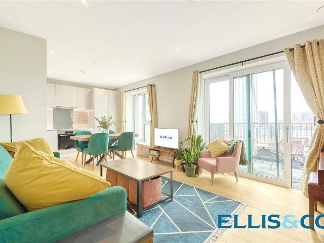 Flat for sale in Tottenham Hale, Greater London