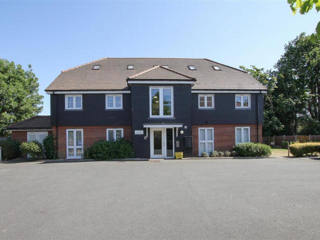 Flat for sale in Navestock Side, Essex