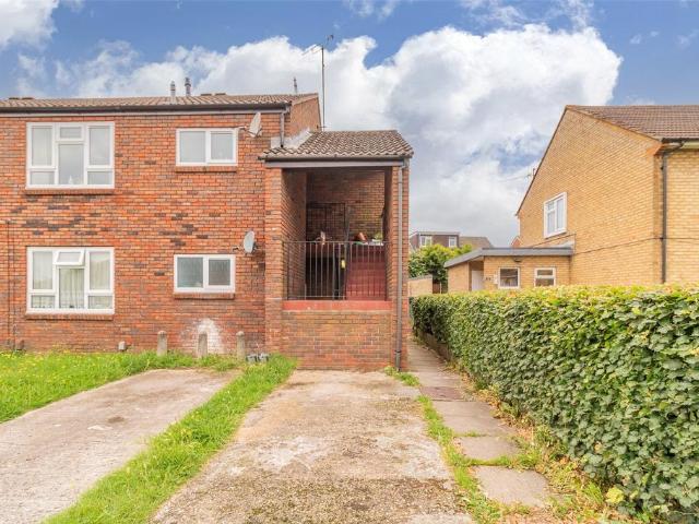 Flat for sale in Holybrook, Reading