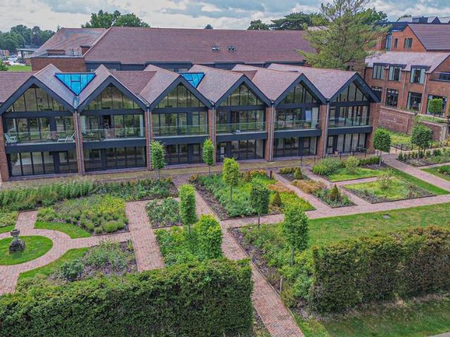 Flat for sale in Blossomfield, West Midlands