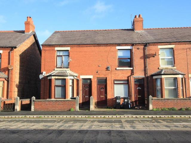 Flat for sale in Shotton, Wales