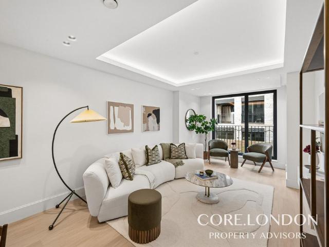Flat for sale in London Borough of Ealing, Greater London