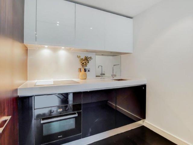 Flat for sale in Pimlico, Greater London
