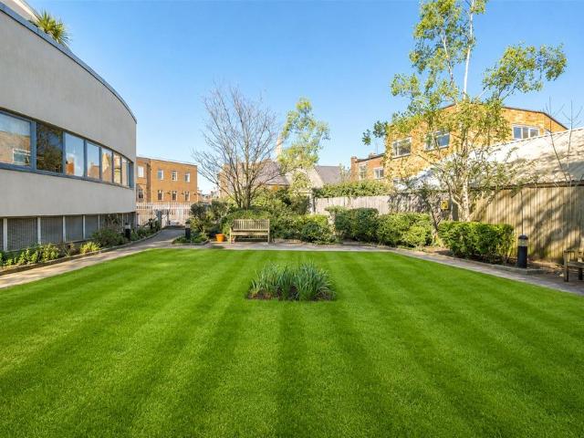 Flat for sale in Crouch End, Greater London