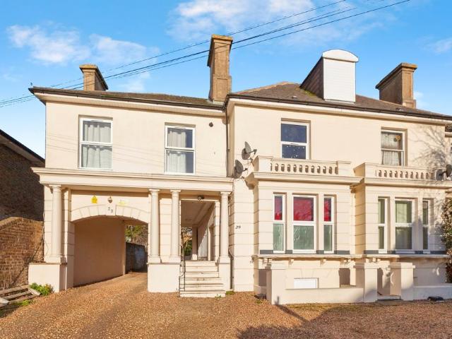 Flat for sale in Slough