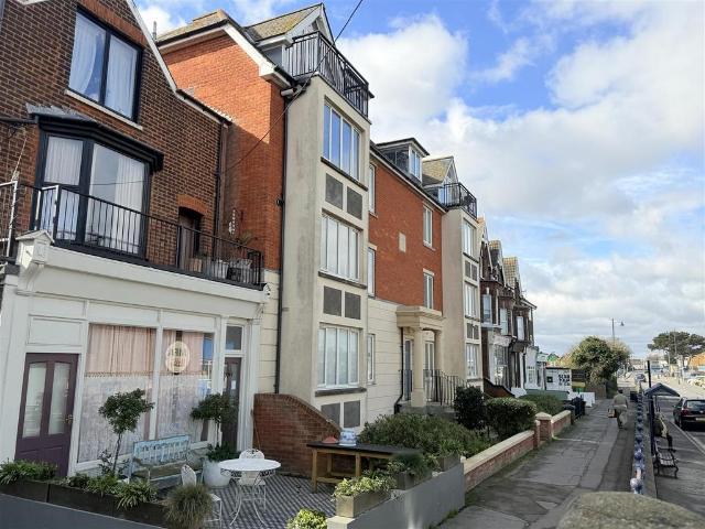 Flat for sale in Kingsdown Park, The Bridge