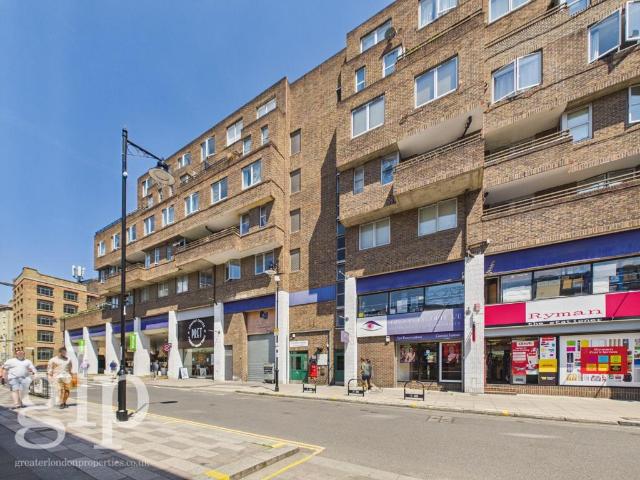 Flat for sale in Finsbury, Greater London