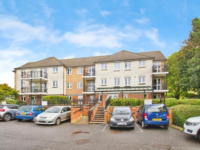 Flat for sale in Yeovil, Somerset