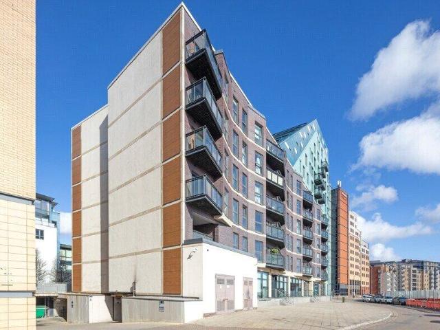 Flat for sale in West Yorkshire