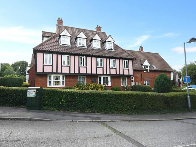 Flat for sale in Noak Hill, Noak Bridge