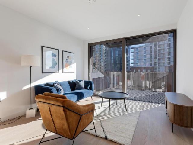 Flat for sale in Nine Elms, Greater London