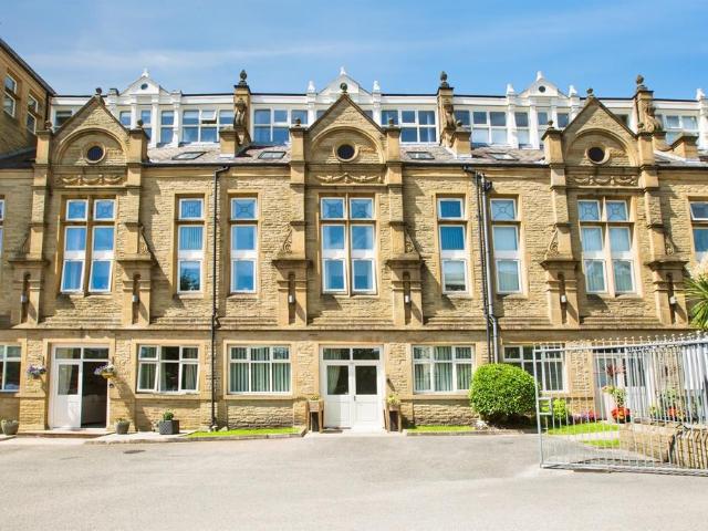 Flat for sale in Claremount, Halifax