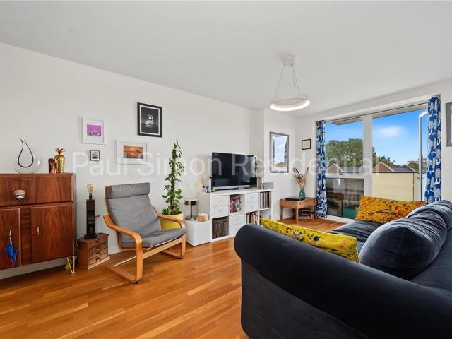 Flat for sale in Greater London