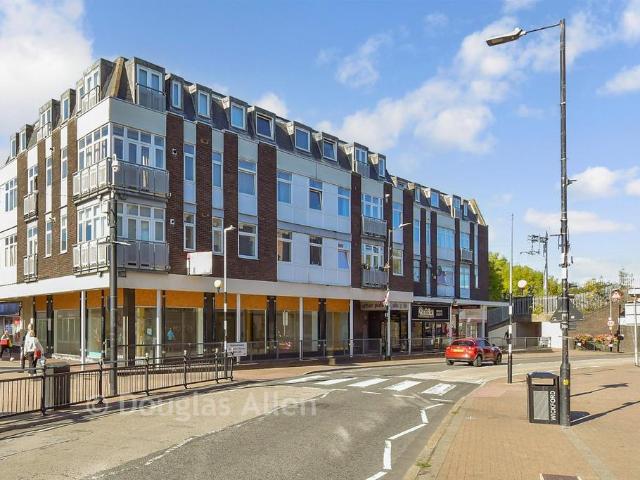 Flat for sale in Wickford
