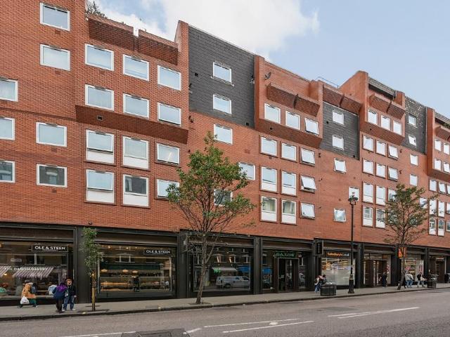 Flat for sale in Chinatown, Greater London