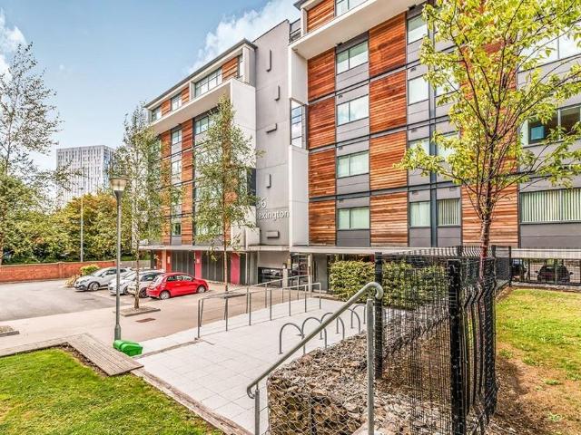 Flat for sale in Salford Quays, Salford