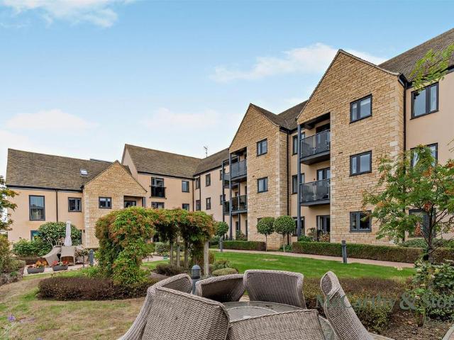 Flat for sale in Baron St Martin, South Kesteven