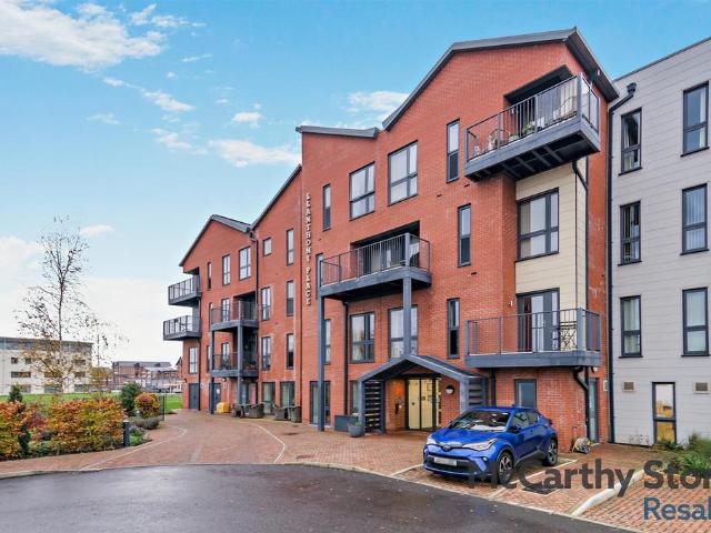 Flat for sale in Gloucester, Gloucestershire