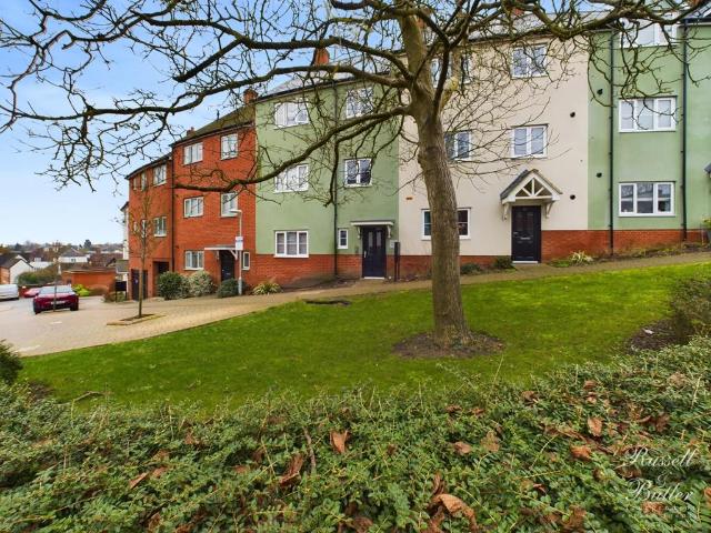 Flat for sale in Buckingham, Buckinghamshire