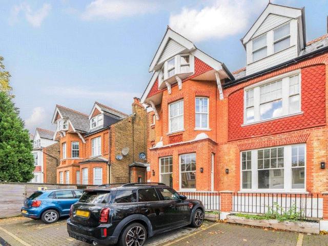 Flat for sale in London Borough of Ealing, Greater London