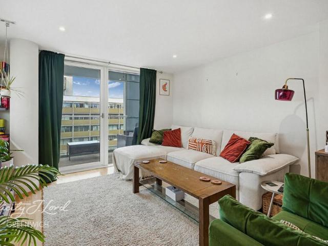 Flat for sale in Greenwich Town Centre, Greater London