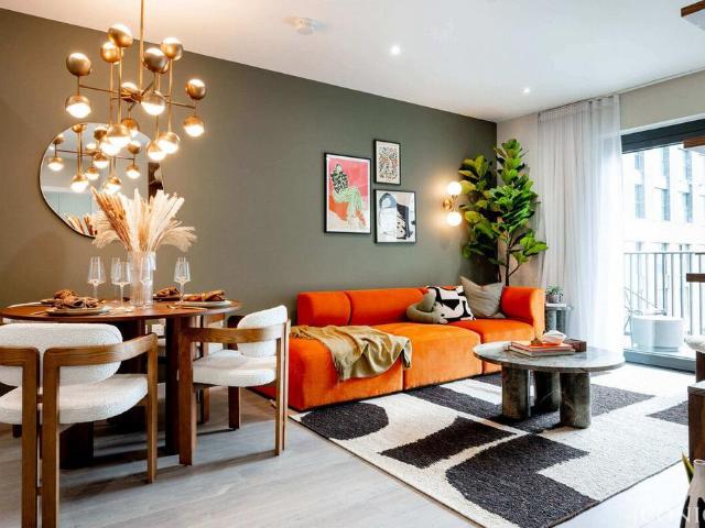 Flat for sale in Stamford Hill, Greater London