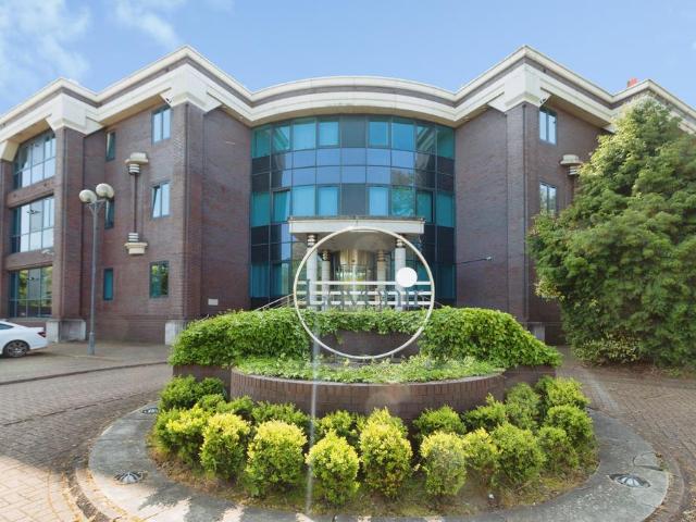 Flat for sale in Easthampstead, Bracknell
