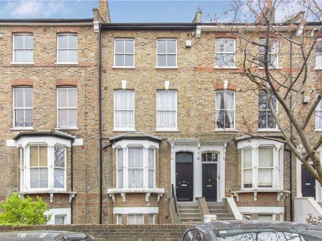 Flat for sale in Shacklewell, Greater London