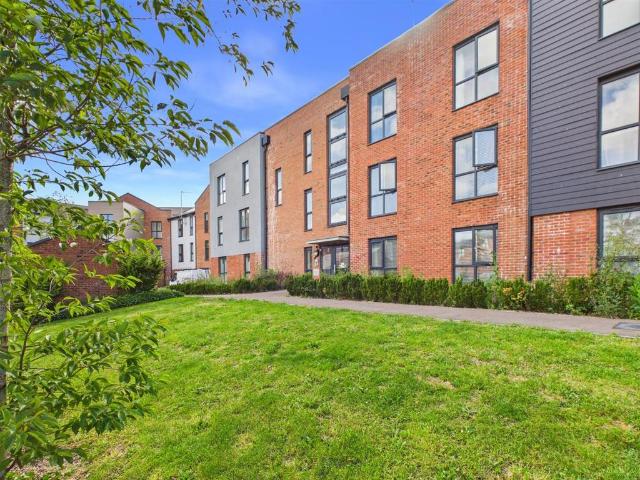 Flat for sale in Gloucester, Gloucestershire