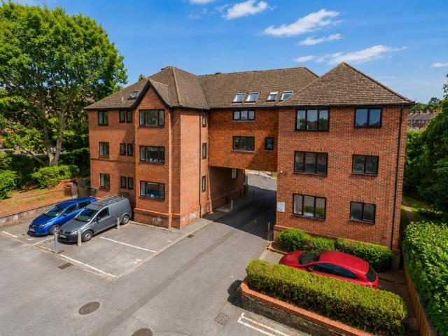Flat for sale in St Albans, Five Acres