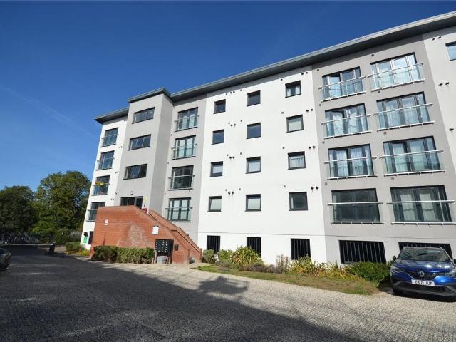 Flat for sale in Bocking, Chipping Hill