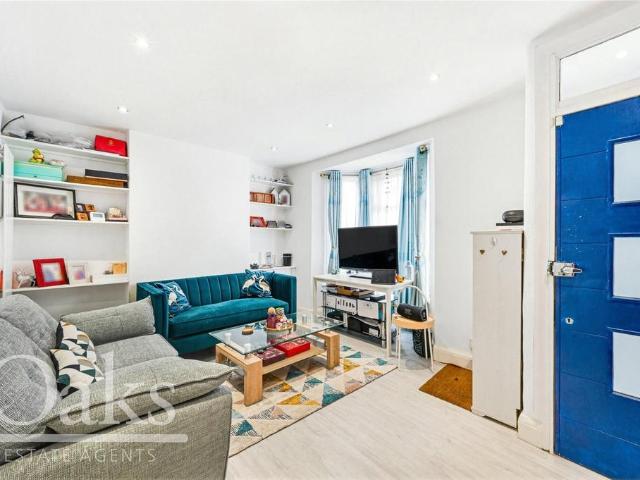 Flat for sale in London Borough of Croydon, Addiscombe