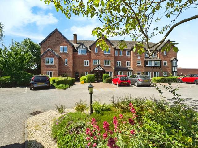 Flat for sale in Tiddington, Alderminster