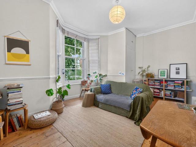 Flat for sale in Dalston, De Beauvoir Town