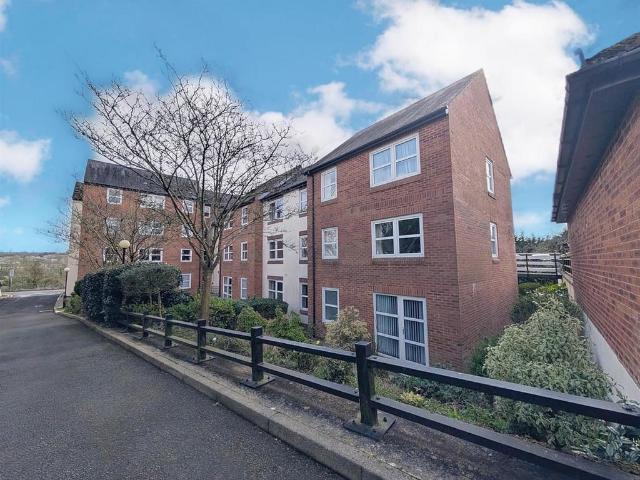 Flat for sale in Carmarthen, Wales