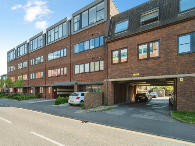 Flat for sale in Horsell, Woking