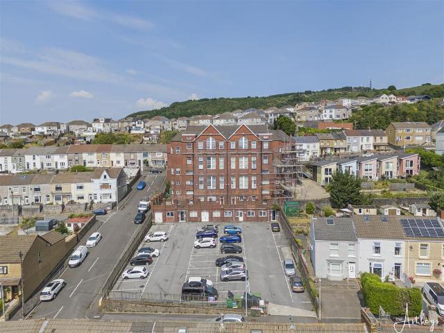 Flat for sale in Nangreaves, Wales