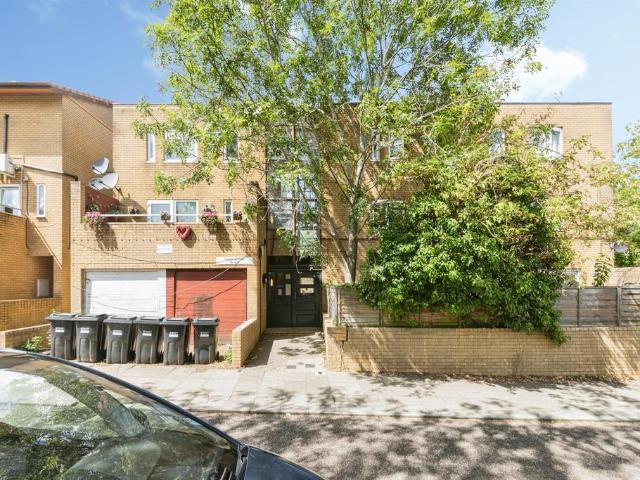Flat for sale in Milton Keynes