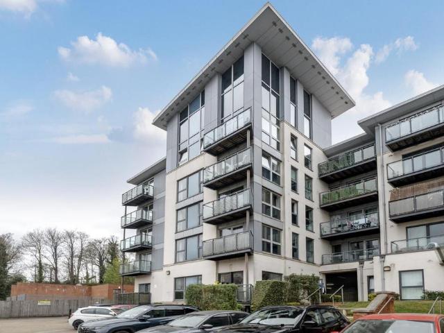 Flat for sale in Allington, Midway
