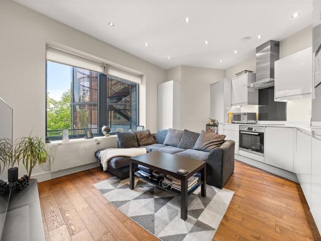 Flat for sale in Easthampstead, Bracknell