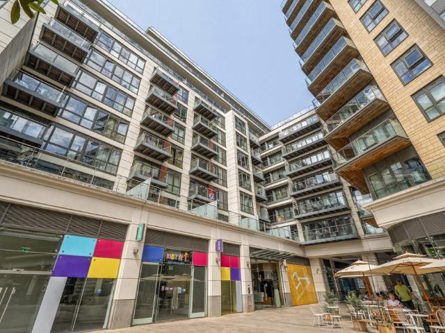 Flat for sale in London Borough of Ealing, Greater London