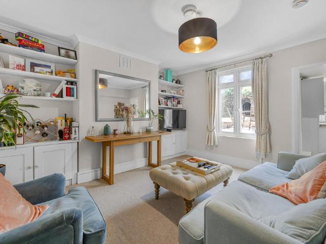 Flat for sale in East Dulwich, Greater London