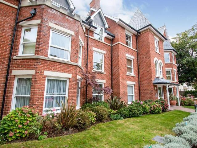 Flat for sale in Winton, Bournemouth
